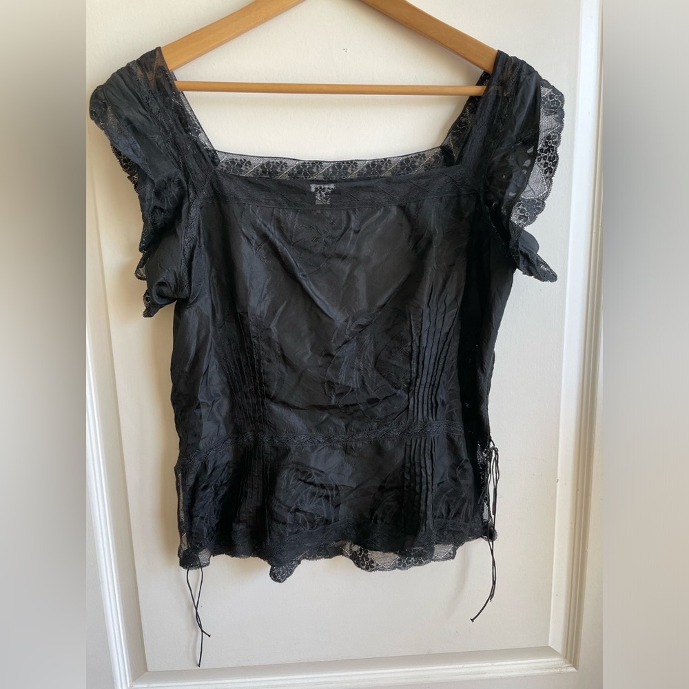 Black Ruffled Cap Sleeve Fitted Blouse